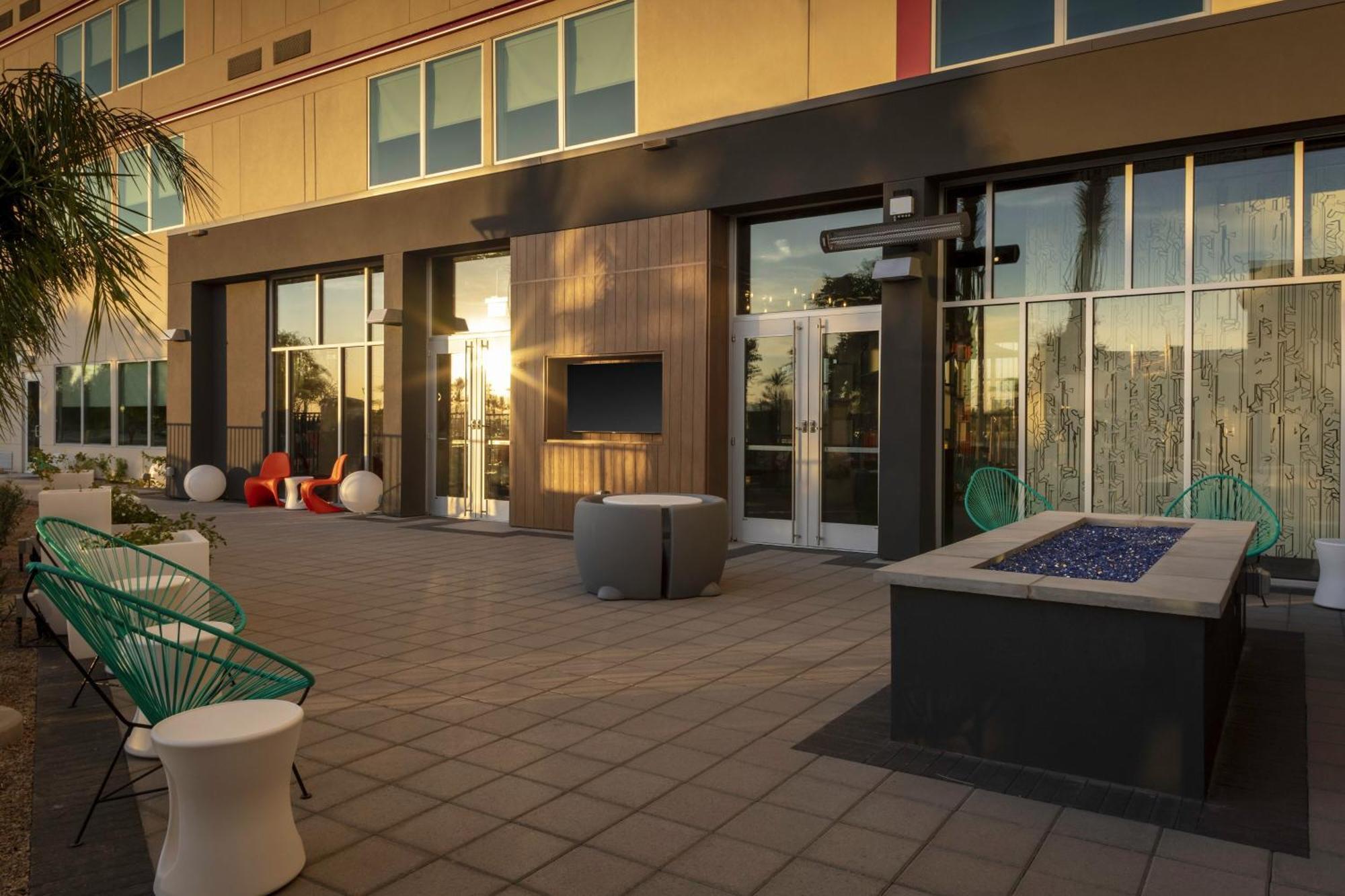 Aloft Glendale At Westgate Hotel Exterior photo
